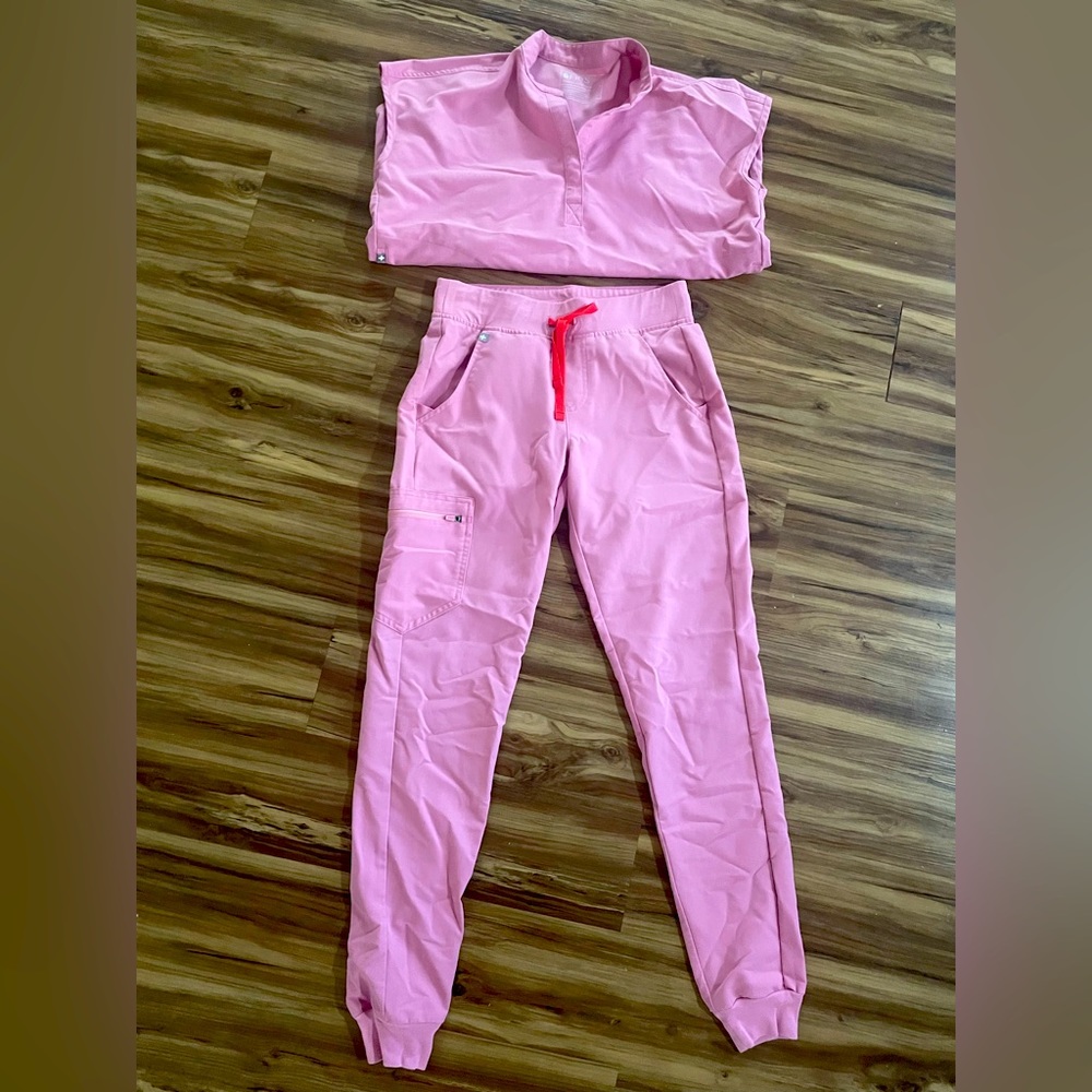 Figs Pink Scrub Set